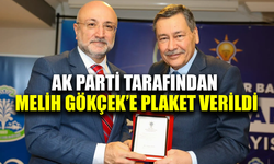 AK Parti'den Melih Gökçek'e plaket verildi