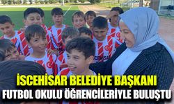 Başkan Seyhan Kılınçarslan, Futbol Okulu öğrencileriyle buluştu