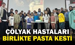 Çölyak hastaları birinci yılın anısına birlikte pasta kesti
