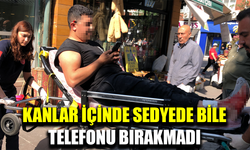 İskeleden düşüp yaralandı, ambulansa taşınırken bile telefonunu bırakmadı