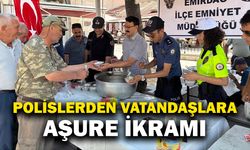 Afyonkarahisar'da polislerden vatandaşlara aşure ikramı