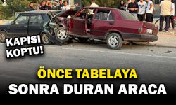 Yön tabelası ve park halindeki araca çarpan otomobilde 3 kişi yaralandı