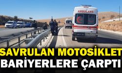 Bariyerlere çarpan motosiklet sürücüsü ağır yaralandı