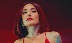 Melek Mosso Sahnede Fenalaştı! Sağlık Durumu Nasıl?