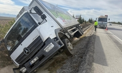 Afyon'da Kaza! Peynir Taşıyan Kamyon Devrildi