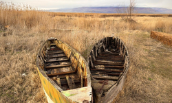 Eber Gölü Can Çekişiyor: "Kayık Mezarlığı" Havadan Görüntülendi, Kuraklık Alarmı Üst Seviyede!
