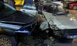 Afyon'da Korkutan Kaza: Kütüphane Kavşagı'nda İki Otomobil Çarpıştı!