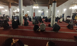 Afyonkarahisar’da İlk Teravih Coşkusu: Camiler Doldu Taştı, Dualar Semaya Yükseldi