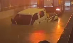 İzmir’de Alt Geçidi Su Bastı: Mahsur Kalan Sürücü Hayatını Kaybetti