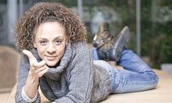 Defne Joy Foster’ın Annesinden Yıllar Sonra Olay Yaratan İddialar! “Gerçekler Saklandı” Çıkışı Gündemi Sarstı