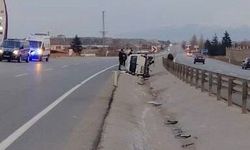 Afyonkarahisar’da Hafif Ticari Araç Devrildi: 3’ü Çocuk 5 Yaralı!