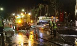 Afyon'da bayram temizliği başladı: Cadde ve sokaklar köpüklü suyla yıkanıyor