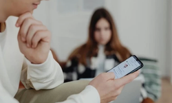 15 yaş altına yeni yasak geliyor: sosyal medya yasağı başladı mı?