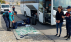 Yolcu Otobüsünde Zehir Sevkiyatı: Kadın Yolcunun Çantasından Binlerce Hap Çıktı!