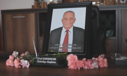 Güney Beldesi’nde Yas: Başkan Karabacak’ın Makam Odası Çiçeklerle Donatıldı