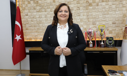 Burcu Köksal Kimdir? Afyonkarahisar’ın İlk Kadın Belediye Başkanı Olan Burcu Köksal’ın Hayatı