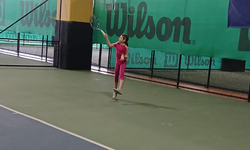 Afyonkarahisarlı Hafsa Zehra Çınar İstanbul’da Şampiyonluk Kupasını Kaldırdı