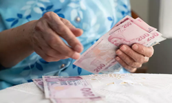 Milyonlarca emeklinin beklediği gün geldi: Ödemeler hesaplara yatıyor