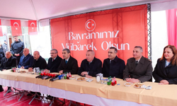 Afyon'da Bayram Coşkusu! Protokol ve Vatandaşlar Aynı Çatıda Buluştu