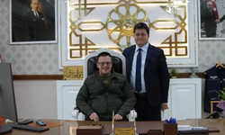 Başkan Aynacı’dan Duygulandıran Hareket! Koltuğunu Zübeyir’e Devretti