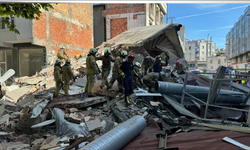 Korkutan Çöküş! Bina Yerle Bir Oldu, Enkaz Altında Kaç Kişi Var Bilinmiyor