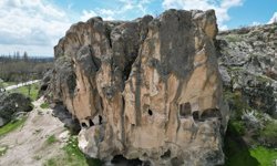 Afyon'da Güneş Açtı, Turistler Geldi! Frigya’nın Kalbi Ayazini’de Bahar Hareketliliği Başladı!