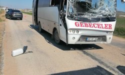 Afyon’da Korkutan Kaza: Yolcu Midibüsü Kamyona Çarptı