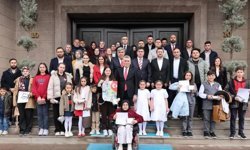 Afyonkarahisar’da 23 Nisan yarışmalarında dereceye giren öğrenciler ödüllerine kavuştu