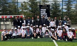 Afyon'da öğrenciler bilimle buluştu: TÜBİTAK 4006 fuarlarında projeler sergilendi