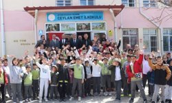 Müdür Sünnetci'den anlamlı ziyaret: Minik öğrencinin bayram tebriği cevapsız kalmadı