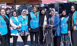 AK Kadınlar Kanlıca Pazarı’nda vatandaşla buluştu
