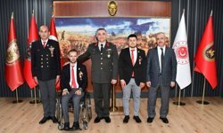 Afyon’da 2 Gaziye Devlet Nişanı! “Malul Gazi” Rozetleri Takıldı