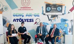 Eski Bakan Eroğlu ve Müdür Sünnetci Genç Ar-Ge Projesinde öğrencilerle buluştu