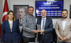 Başkan Şahin’den Teşkilata Teşekkür Plaketi: “En Büyük Gücümüz Birlik ve Beraberliğimiz”