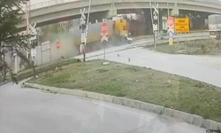 Tır dehşeti! Otomobili metrelerce sürükledi: sürücü hayatını kaybetti