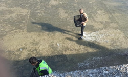 Afyon’da ilginç görüntüler! Barajdan taşan balıklar için yarıştılar