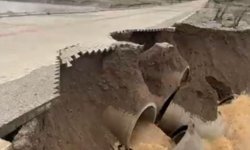 Sandıklı’da Dere Taştı, Yol Çöktü: Akdağ Yolu Araç Trafiğine Kapatıldı