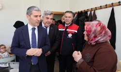 Vali Aktaş Anıtkaya'da Dikiş-Nakış Kursiyerleriyle Buluştu