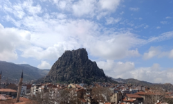 Afyon’da Hava Şaşırtıyor! Güneş Var Ama Soğuk Gitmiyor