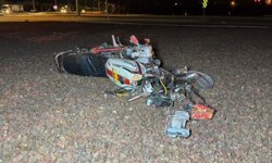 Afyonkarahisar’da Motosiklet Parçalara Ayrıldı! Kazada 2 Kişi Ağır Yaralandı