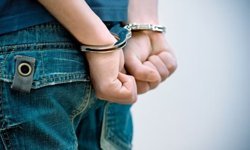 AK Partili Yurdunuseven'den Korkutan Cezaevi Gözlemi: "Suç Materyallerine Sosyal Medyadan Ulaşıyorlar!"