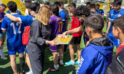 Futbol Sahasında Kardeşlik Rüzgarı: AK Parti’den Azerbaycanlı Sporculara Tatlı Ziyaret