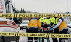 Afyonkarahisar’da Otomobil Tırla Çarpıştı: 2 Yaralı!