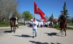 AKÜ’de "Dünya Veteriner Hekimler Günü" Coşkusu: Kampüste Kortej Yürüyüşü Düzenlendi