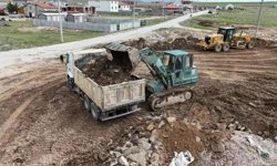 Bolvadin Belediyesi temizliğe başladı: Yıllardır biriken molozlar kaldırılıyor