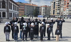 Afyon Kent Meydanı’nda "Sağlık" Yürüyüşü! Kışlacık İlkokulu’ndan Alkışlanacak Hareket