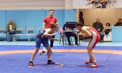 Afyon’da Güreşin Yıldızları Parladı: Maver Kemal Arsoy Ortaokulu Takım Halinde Şampiyon!