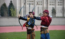 Geleceğin Kemankeşleri Ödüllerine Kavuştu! Afyon’da Okçuluk Heyecanı Grup Müsabakalarına Taşınıyor!