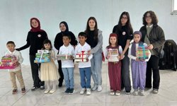 Afyon Lisesi’nden Köy Okuluna Bayram Çıkartması! Kitaplar Bağışlandı, Fidanlar Toprakla Buluştu!