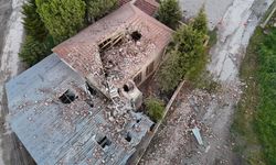 Eskişehir’de camiye yıldırım düştü: Minare yıkıldı, imam yaralandı